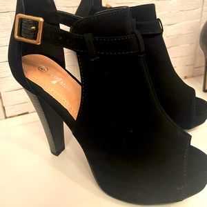 Brand new. Never been worn booties heels